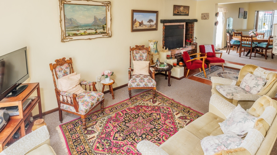 5 Bedroom Property for Sale in Struisbaai Western Cape